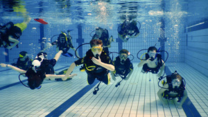 Organiseer een onvergetelijk onderwaterfeest voor kinderen! Een spannend en origineel feestje waarbij de kinderen duiken en spelen in een zwembad, onder begeleiding van ervaren instructeurs. Perfect voor verjaardagen of speciale gelegenheden waarbij plezier en veiligheid voorop staan. Laat de kinderen de magie van de onderwaterwereld ontdekken tijdens hun feest!