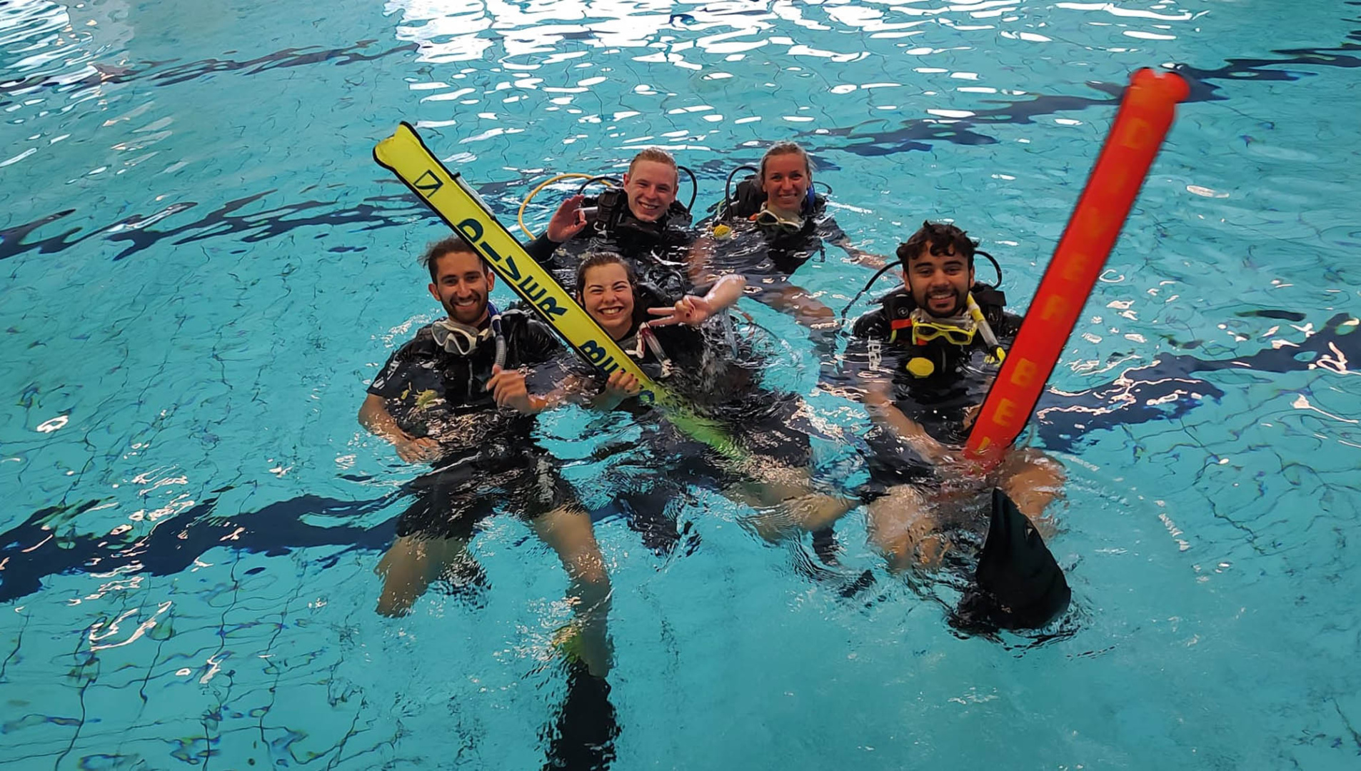 Neem deel aan een Scuba Skills Update cursus om je duikvaardigheden te vernieuwen. Ideaal voor duikers die een tijdje niet hebben gedoken.